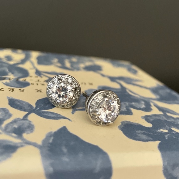 😍 Beautiful classy brilliant round crystal earrings - Picture 4 of 9